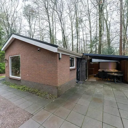 Holiday home Inviting Bungalow In With Hot Tub