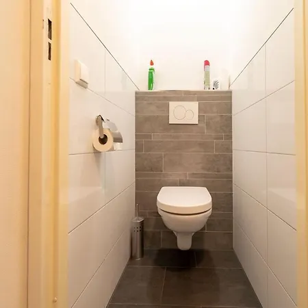 Holiday home Inviting Bungalow In With Hot Tub
